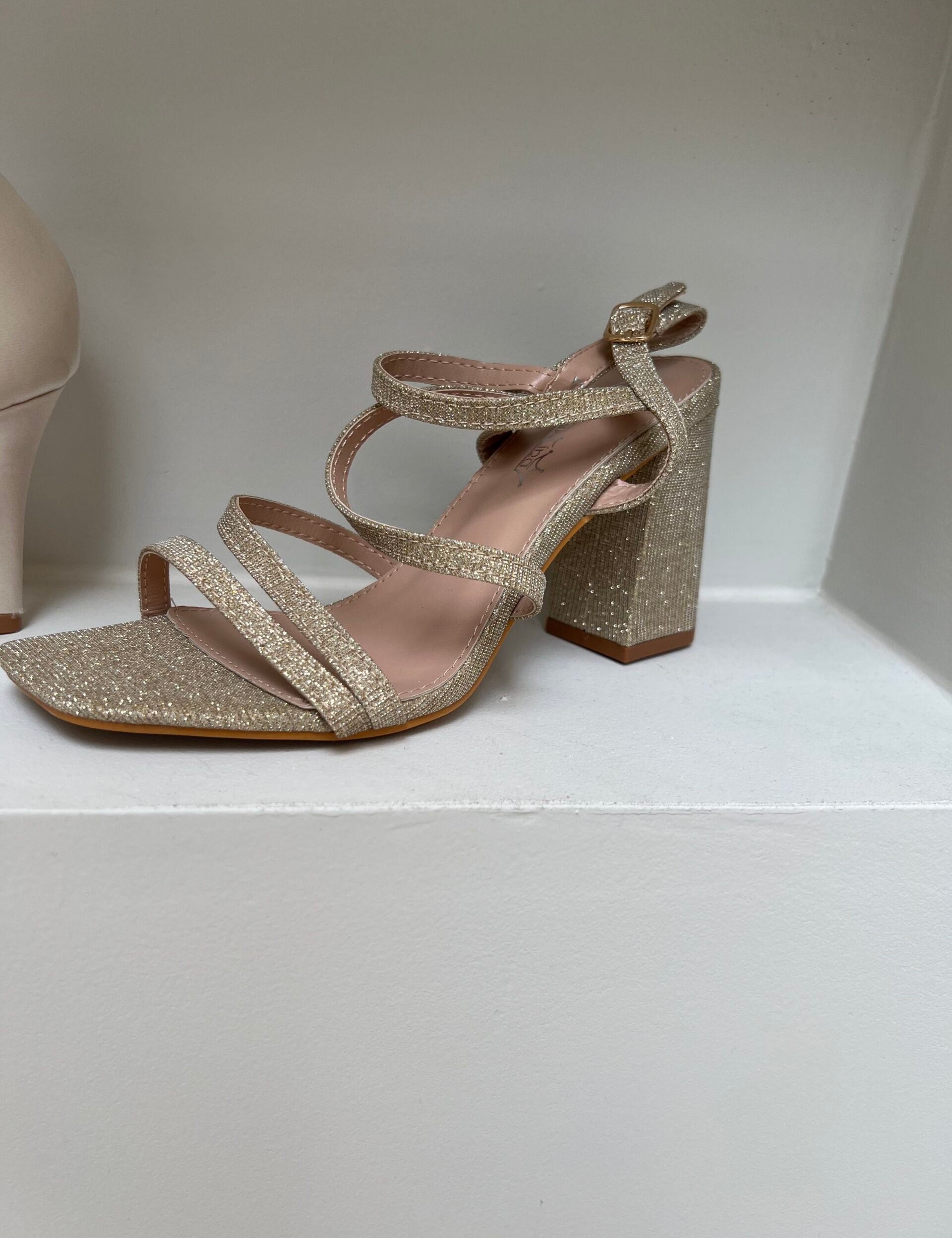 F8EDE200-C51B-4C6C-A8AA-BB55DF9F35DA