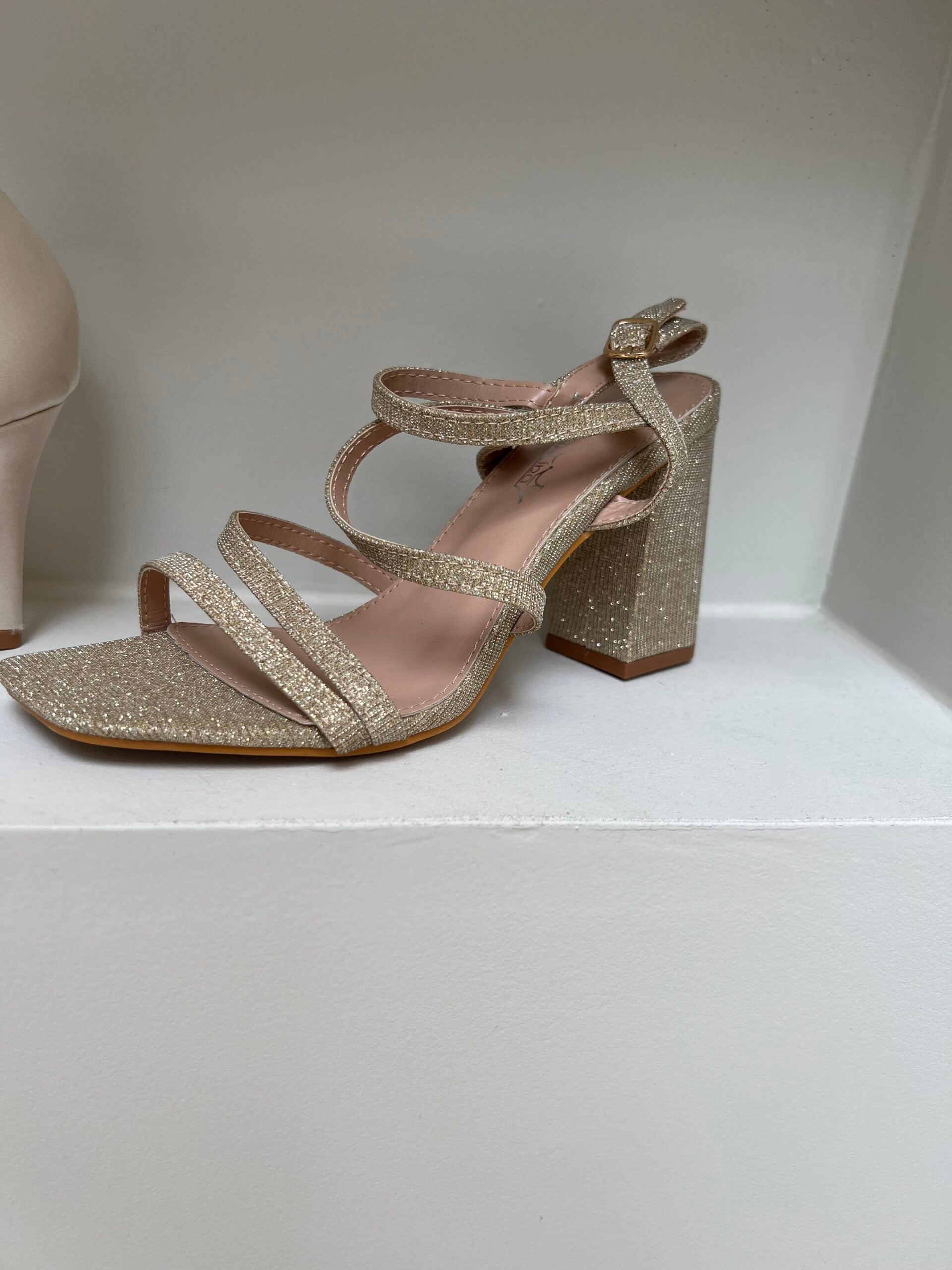 F8EDE200-C51B-4C6C-A8AA-BB55DF9F35DA